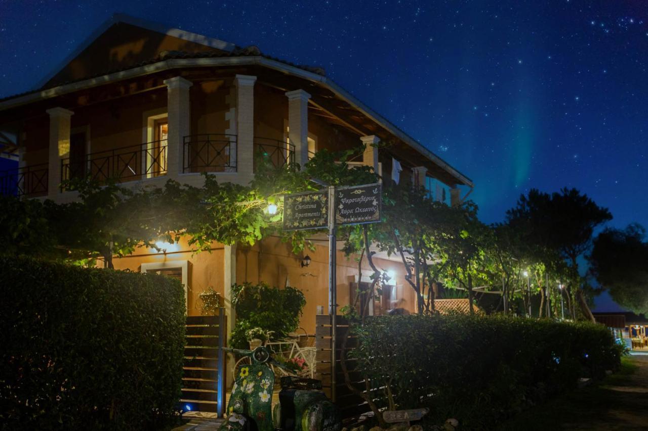Christinas Apartments Ágios Matthaíos Dış mekan fotoğraf